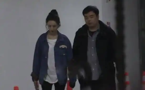 原创薇娅下播后获老公开600万豪车接送千万级豪宅也随之曝光