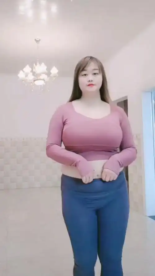 成熟性感微胖美女