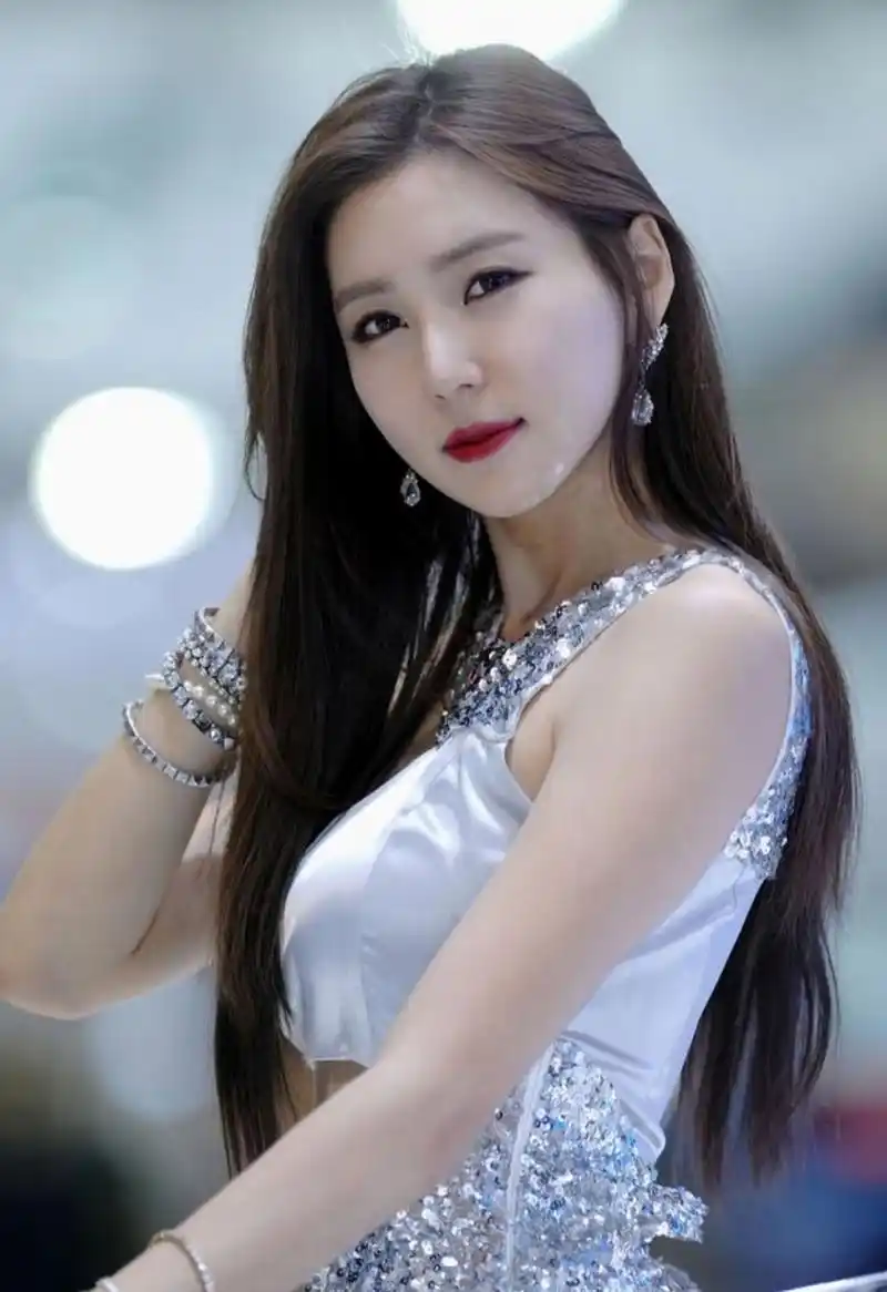 迷人的韩国车模美女