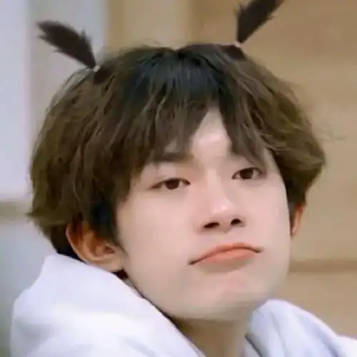 易烊千玺可爱头像图照合集 辫子"菇凉"来咯