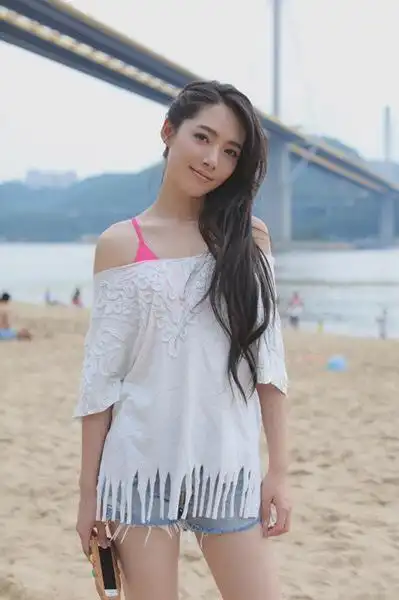 清纯女神郭碧婷登《男人帮》封面,穿比基尼大秀好身材