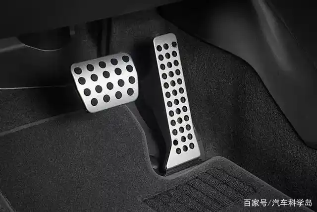 汽车风琴式油门踏板与悬吊式有什么不同,哪种体验好?