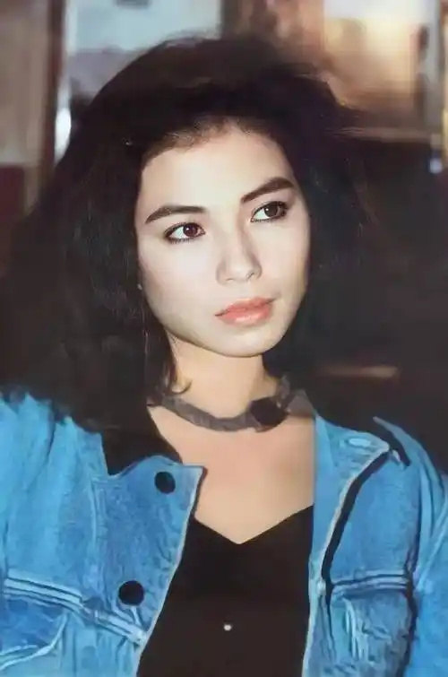 63岁钟楚红:豪门老公英年早逝,膝下无子,独自享受退休生活_香港_比赛_