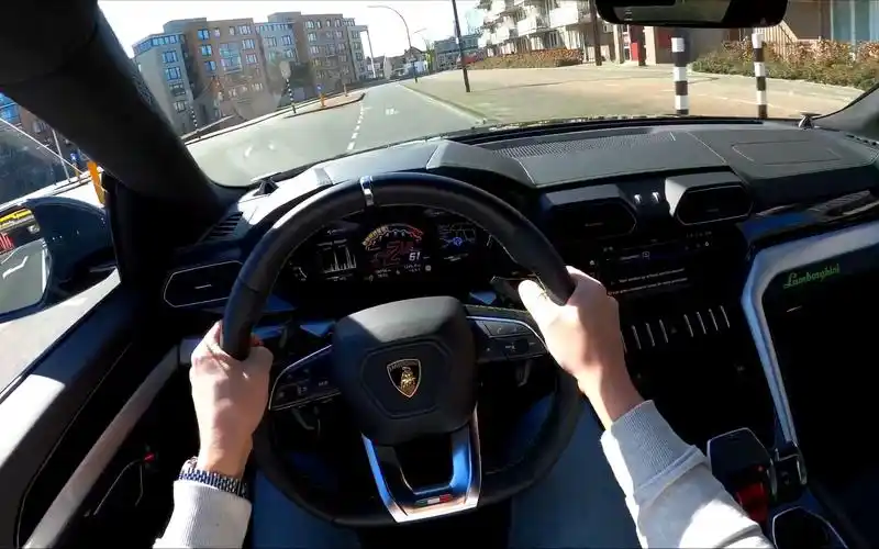 兰博基尼lamborghiniurus第一视角公路驾驶