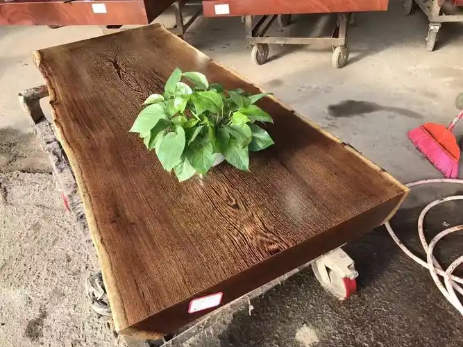 鸡翅木大板:纹理漂亮,美观实用