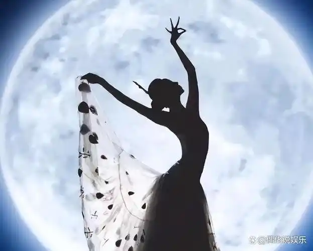 如果有幸去现场看杨丽萍跳舞,一定会被她的舞蹈震撼.