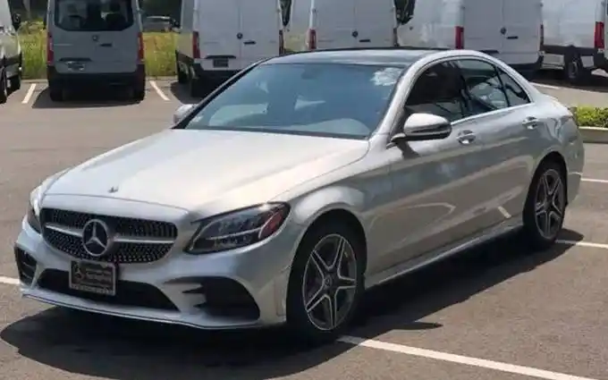 国内综合优惠近10万元奔驰c级海外到店实拍