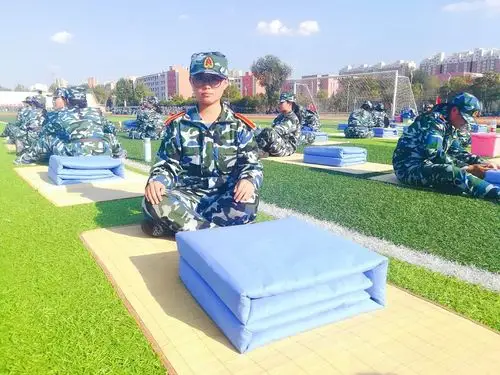 萌新 有一种军训,叫叠军被~_被子