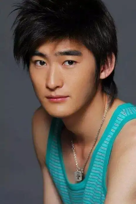 张翰儿时照片遭扒这样貌惊呆群众最后一张古力娜扎绝对气晕