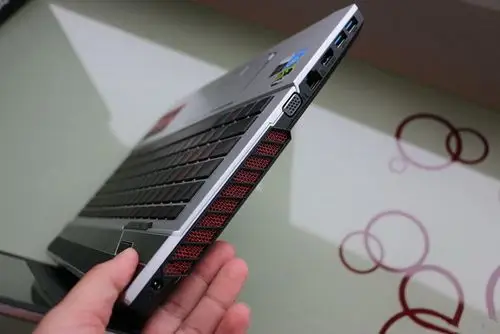 神舟炫龙 t1炎魔t1 笔记本电脑 四核i7 8g内存 gtx965m 4g独显