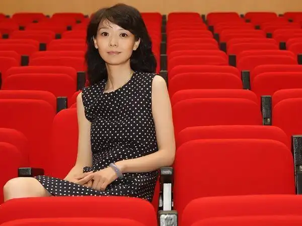 非常道主持人,凤凰卫视记者胡玲凤凰网:2014年如果有机会的话,你最