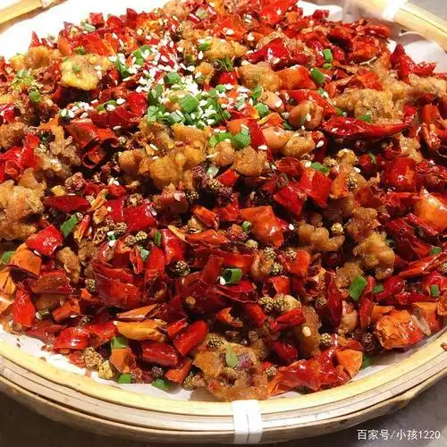 辣子鸡真的味道挺不错的,鸡肉很嫩,不过骨头多了些.