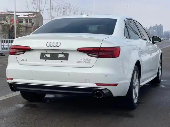 到店17年上牌奥迪——a4l plus 40 tfsi 时尚型2.0t自动天窗 _奥迪a4l