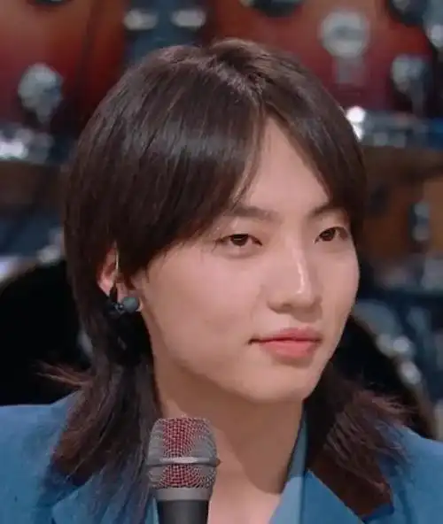 觉得内蒙古出来的女艺人都长得很有特色.(更新内蒙的帅哥男艺人)