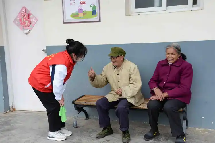 三明工贸学校师生到宁化县城郊乡敬老院开展志愿服务