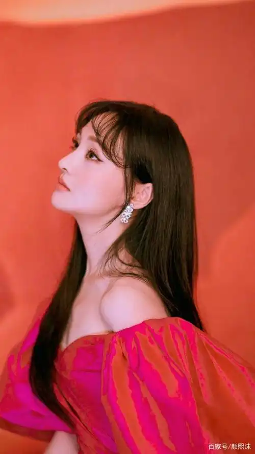 郑爽真是宝藏女孩,穿芭比粉裙子如此好看