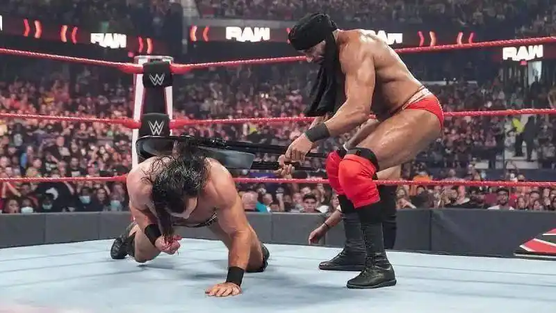 麦金泰尔与金德马哈尔,谁是更水的wwe冠军?