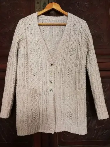 有治愈效果的万次交叉针复古阿兰风格女士棒针外套毛衣-编织教程-编织