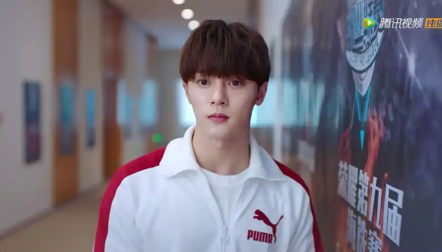 孙翔迷之自信带队对战兴欣,叶修主攻肖时钦,神操作让他目瞪口呆