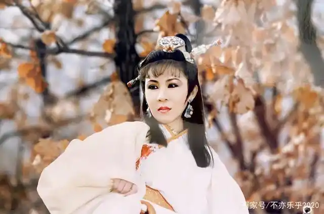 不知什么时候,"西门大妈"这个名字在网上流传,成为演戏"扮嫩"的代表