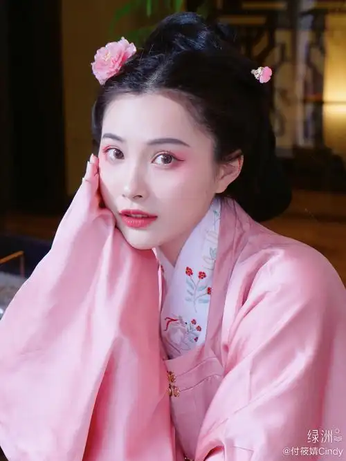 古代少女会画什么妆出游呢? 今天的妆容很简单!