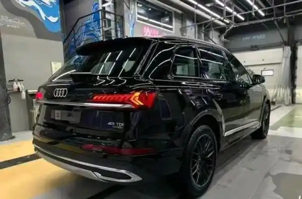 导读:奥迪q7"柴油版"来了,强大扭矩更适合越野,酷黑色外观 四驱,真