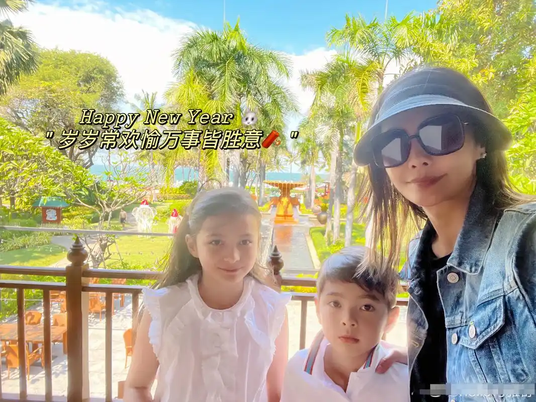 马雅舒与继女关系友好,亲密探讨爱情,胜似亲妈