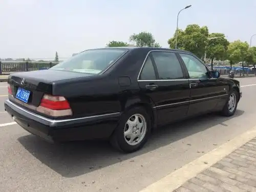 【中国】2000年10月 奔驰s320 黑色 手自一体
