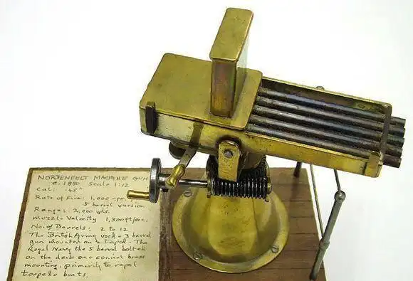 年,比利时的法斯詹普斯 上尉发明了一种改良的排放枪,叫蒙蒂尼机枪