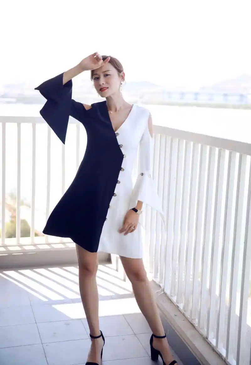 原创36岁的叶一茜风采依旧,身穿拼接连衣裙搭配高跟鞋,女神范儿十足