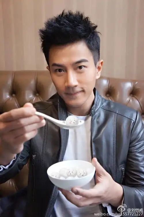 刘恺威上央视中秋晚会被赞五官精致,曾被指表情僵硬?_明星_舞儿网