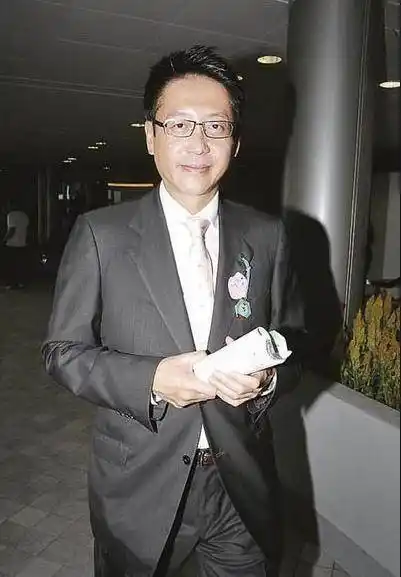 与何鸿燊之女分手,最后却娶了李嘉欣_许晋亨_何超琼_许世勋