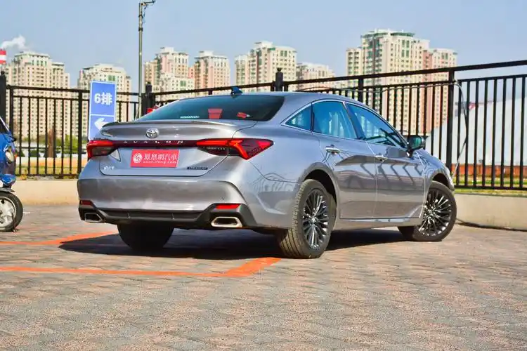 2021款丰田亚洲龙上市气场更强大2268万元起售