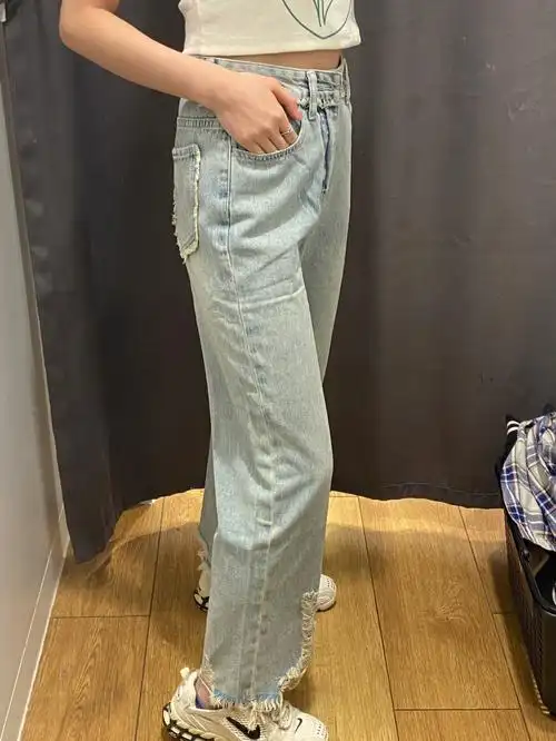这个牛仔裤颜色真的很 96夏天浅色的 7515但又不是正常牛仔浅蓝