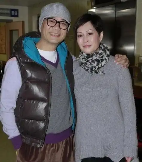 欧阳震华结婚25周年##欧阳震华与妻子隔空秀恩爱