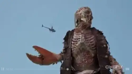 一个巨人从海里冒出来右眼镜冒出一个鲨鱼出来,右手是一个像螃蟹一样