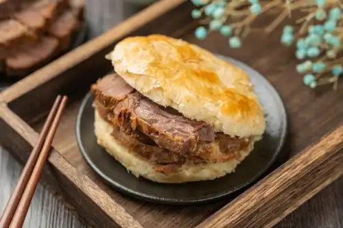 营养美食烧饼夹牛肉特写