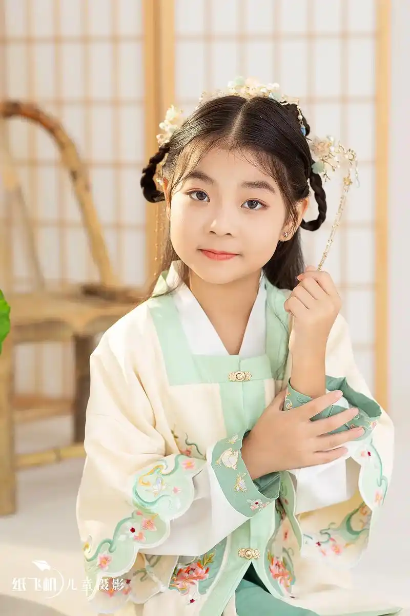 纸飞机儿童摄影 #汉服小仙女 #儿童摄影工作室 #鹿邑儿童 - 抖音
