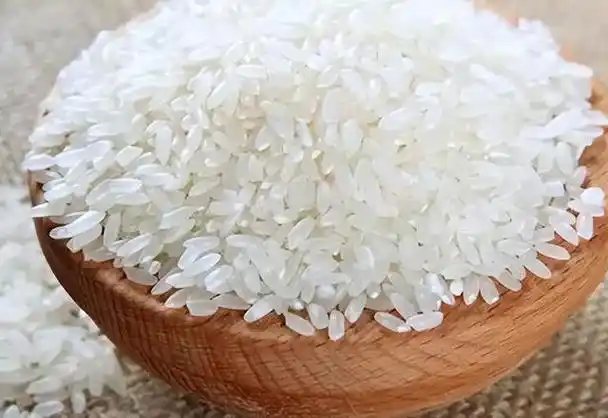 今天小编就分享大家一个最简单的区别方法,就是观察大米的颜色