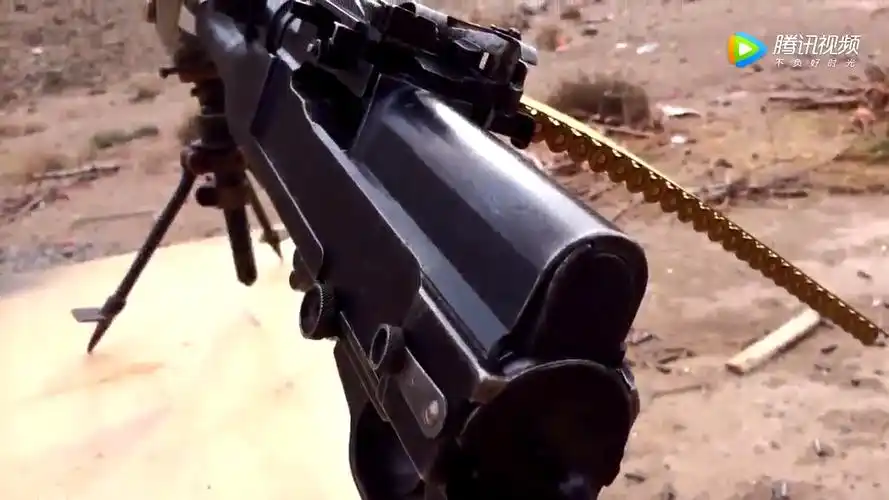 试射哈奇开斯重型机枪,另类的供弹方式很吸引眼球!