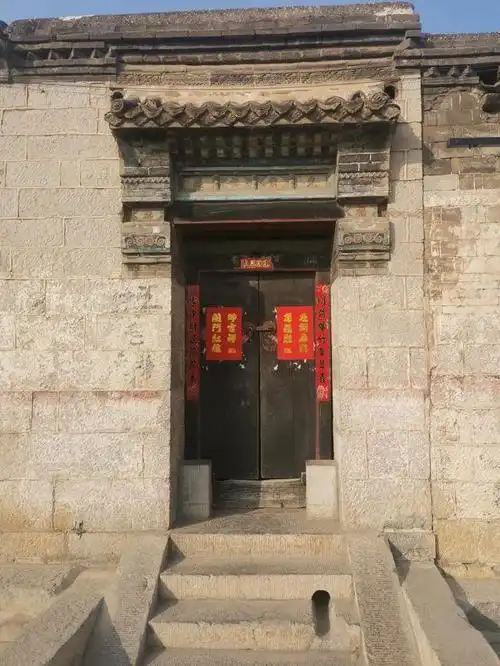 北方山村民居院门(宅门)的门楼,蕴含着优秀的传统文化.