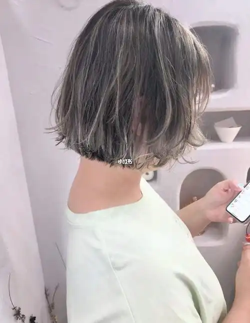 是现在非常流行的一款染发颜色,韩式风格的齐脸短发美美韩式短发染发