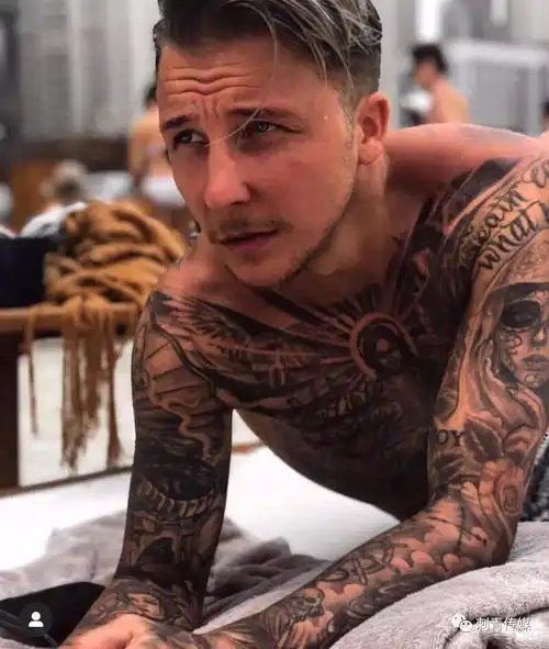 好好的坐地铁,居然被怒斥"黑社会"_大叔