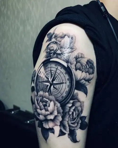 指南针纹身图片_手臂欧美写实纹身图案