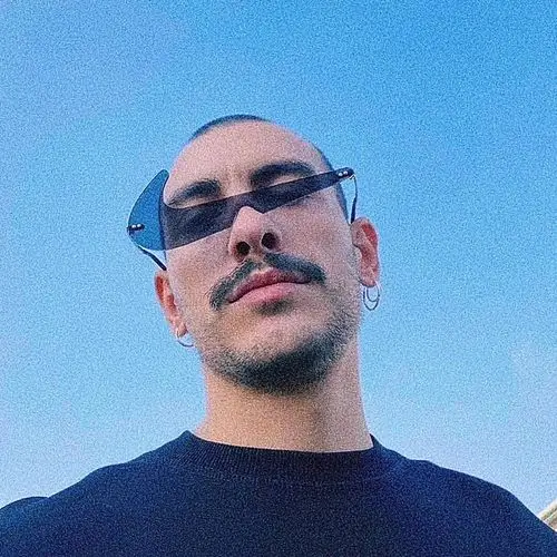 头像年轻人你耗汁尾知