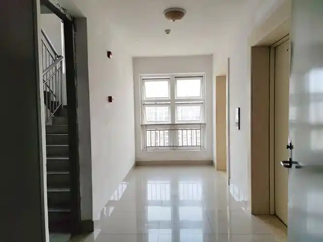 苏州浒关金敢生老伯,每天志愿服务让楼道洁净如新