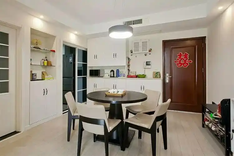 把餐厅背景墙砸了,改成壁柜好看又实用!