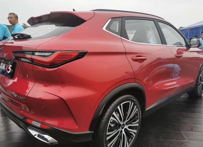 长安欧尚x5配置曝光红色涂装备受好评蓝鲸15t破百仅779秒
