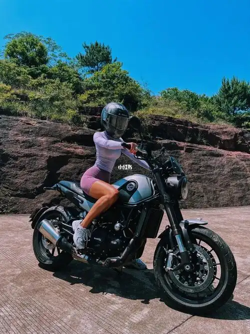 外国人在青岛  #外国小姐姐  #青岛  #摩托车女骑士  #女骑士  #耐行