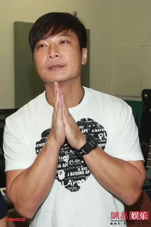 钱嘉乐宣布与汤盈盈年底结婚 好友齐贺双喜临门